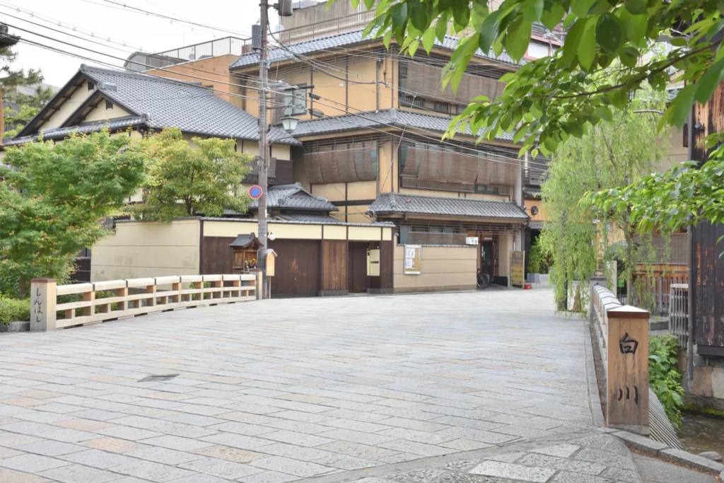 kyoto-kawaramachi-station-07